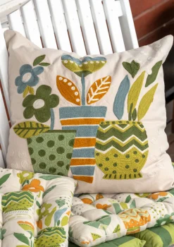 Bestickte Kissenhülle „Flower pots“ aus Bio-Baumwolle